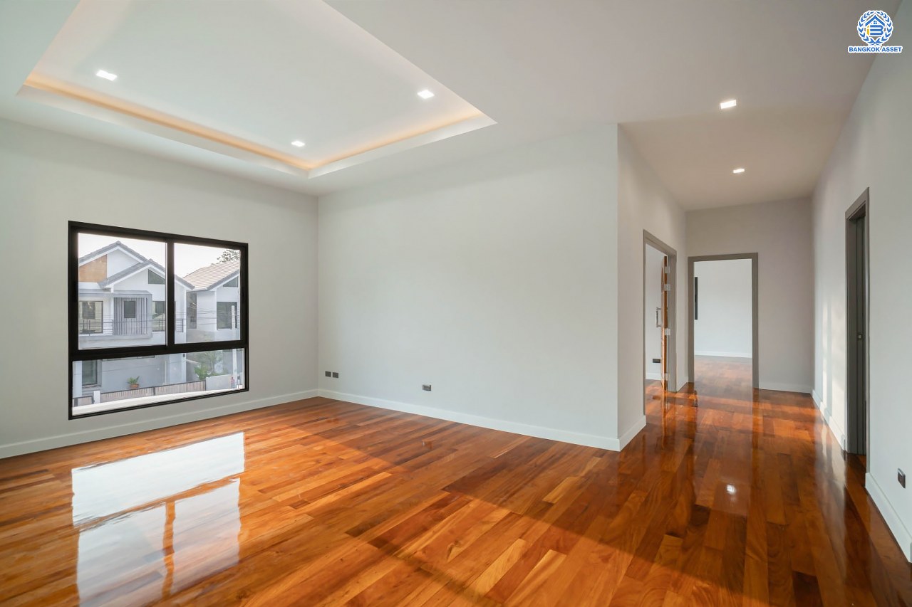 บ้านมือสองตกแต่งใหม่ โครงการ กฤษดานคร20 ปิ่นเกล้า-บรมราชชนนี บ้านหลังมุม ติดทะเลสาบ บนเนื้อที่กว้างมากถึง 238 ตร.ว. ตกแต่งด้วยวัสดุเกรดพรีเมี่ยม ฟังก์ชัน 5 ห้องนอน 6 ห้องน้ำ 1 ห้องอเนกประสงค์ 4 ที่จอดรถ พร้อมทั้งเปลี่ยนระบบไฟฟ้า สุขาภิบาล ทำเลศักยภาพ ติดถนนบรมราชชนนี ใกล้มหาวิทยาลัยมหิดล และเพียง 10 นาทีถึงเซ็นทรัล ปิ่นเกล้า